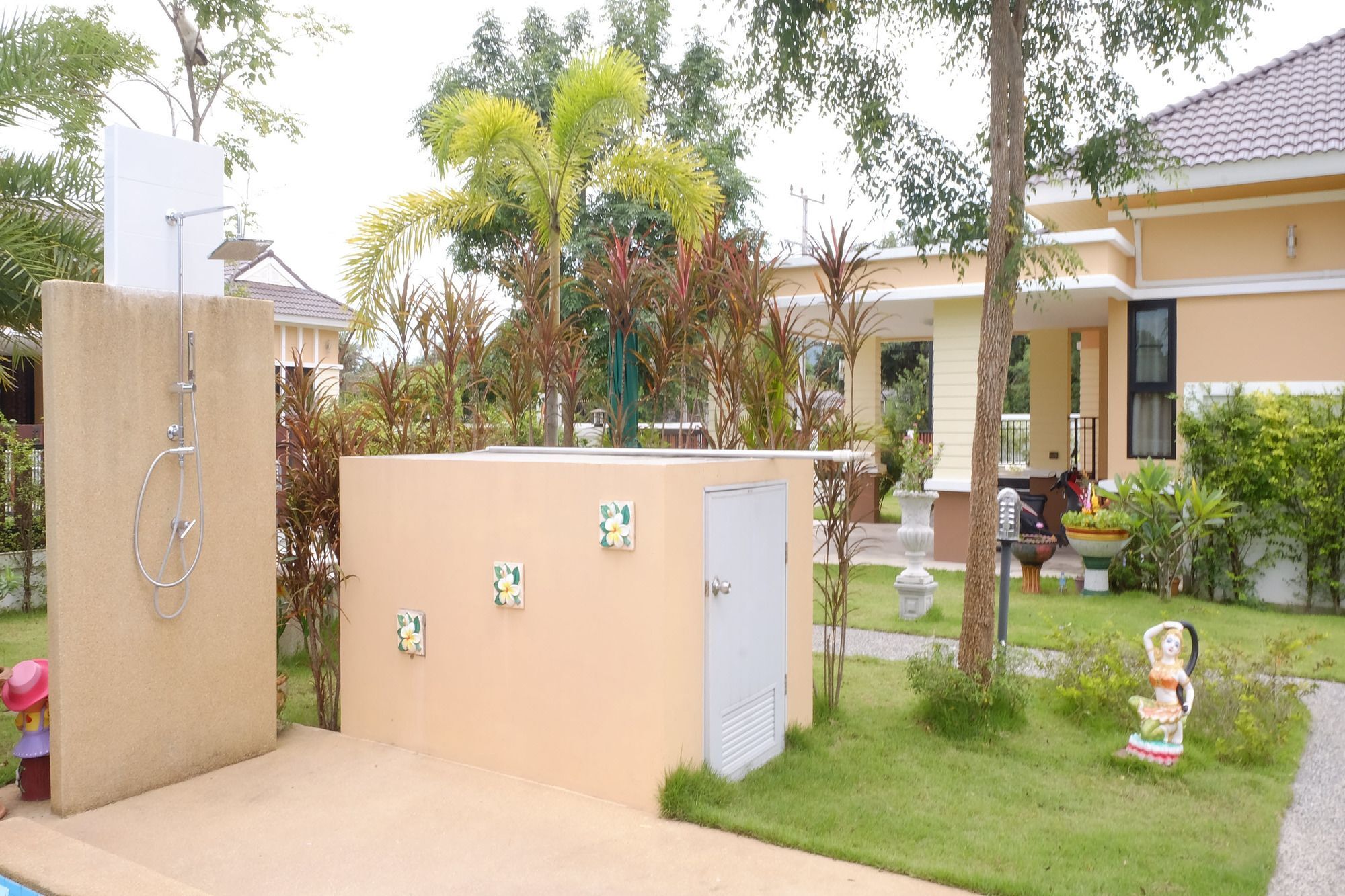 Hotel Ban Sumalai Rayong Exterior foto